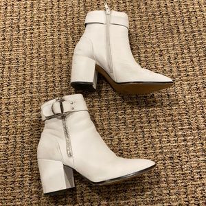 Steven Johanna Bootie White 7.5
